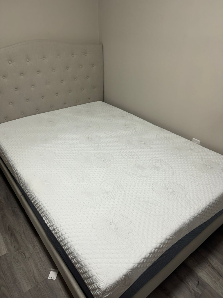 Brand New - 10 inch Full/Double size memory foam mattr - photo 2