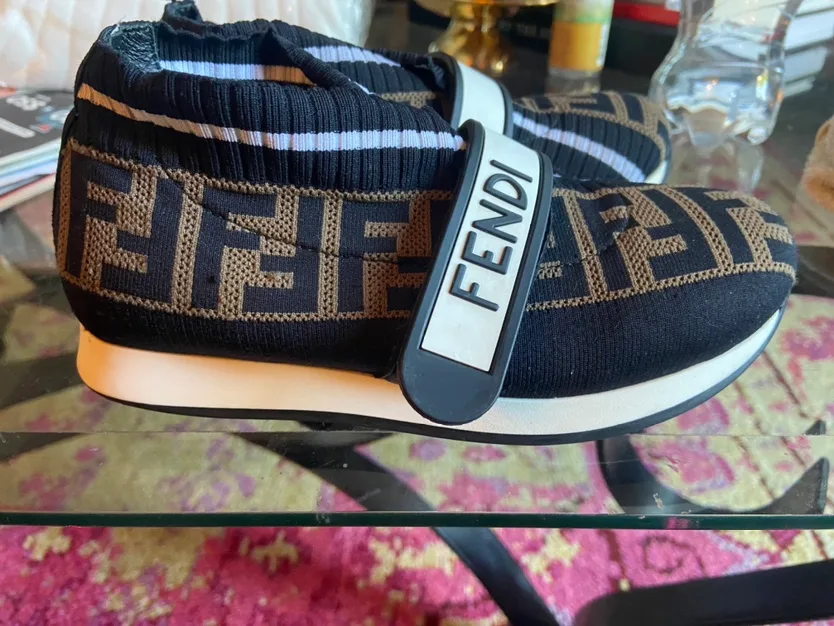 FENDI  kids shoes sz 3 ( 8.5”) excellent condition image indicator(7)