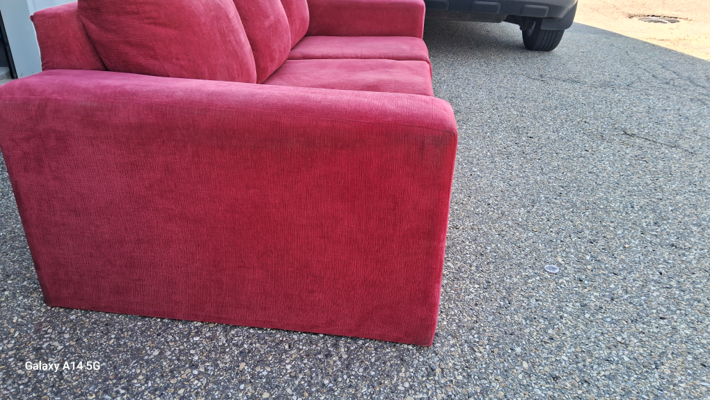 Leons 3 Seater Couch Brand New - photo 4