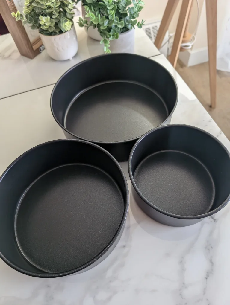 Set of 3 Cake Pans never used thumbnail