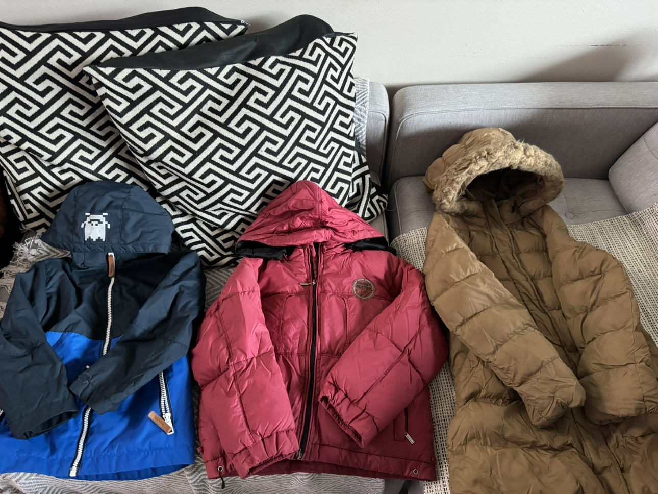 3 Kids' Winter Jackets (TAKE ALL FOR ONLY 35$)