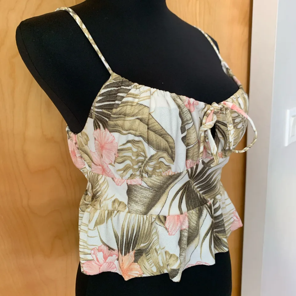 NEW Spaghetti Strap Crop Top image indicator(2)