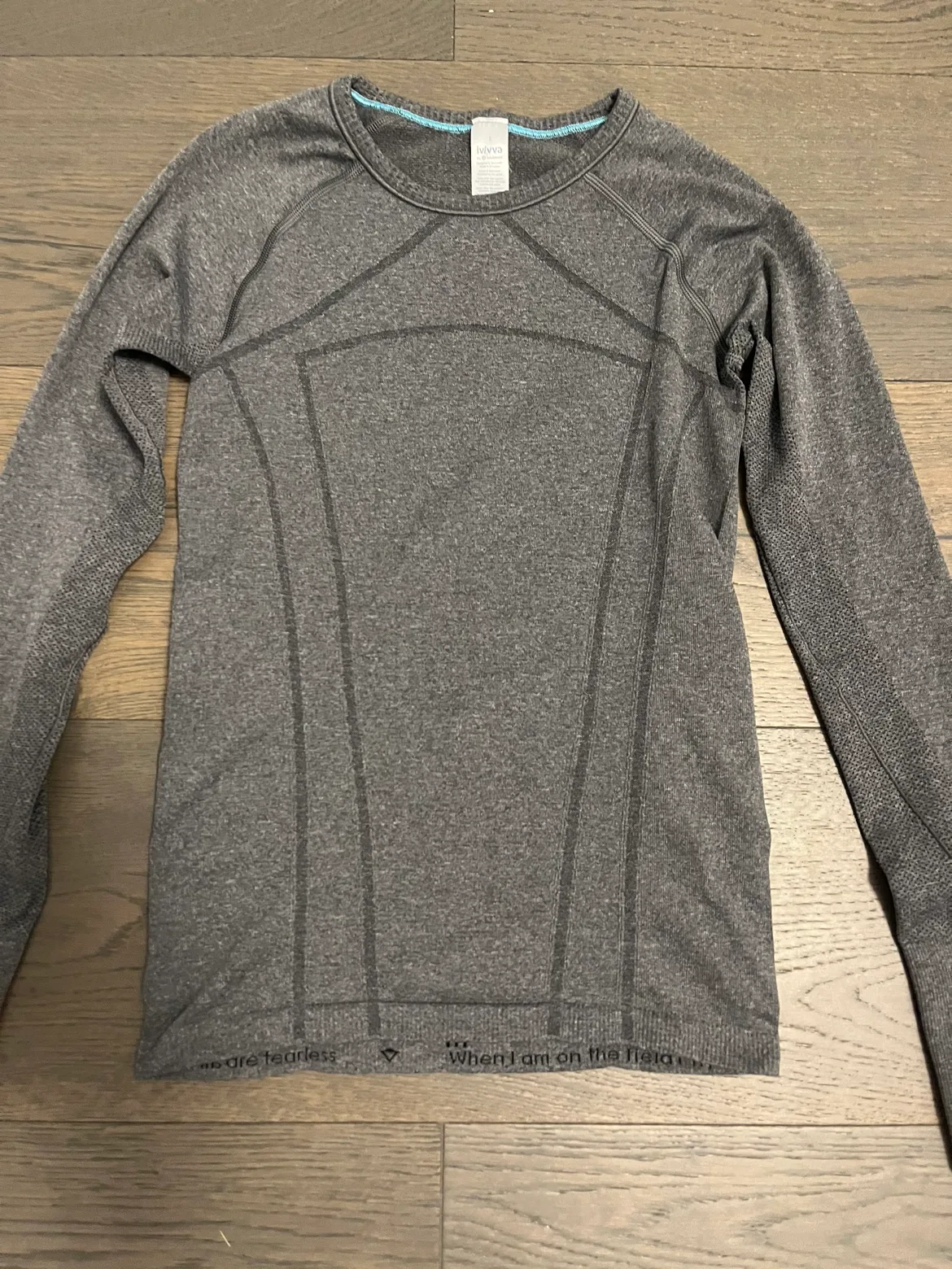 Ivivva by Lululemon gray fly tech LS top 8 new image indicator(2)