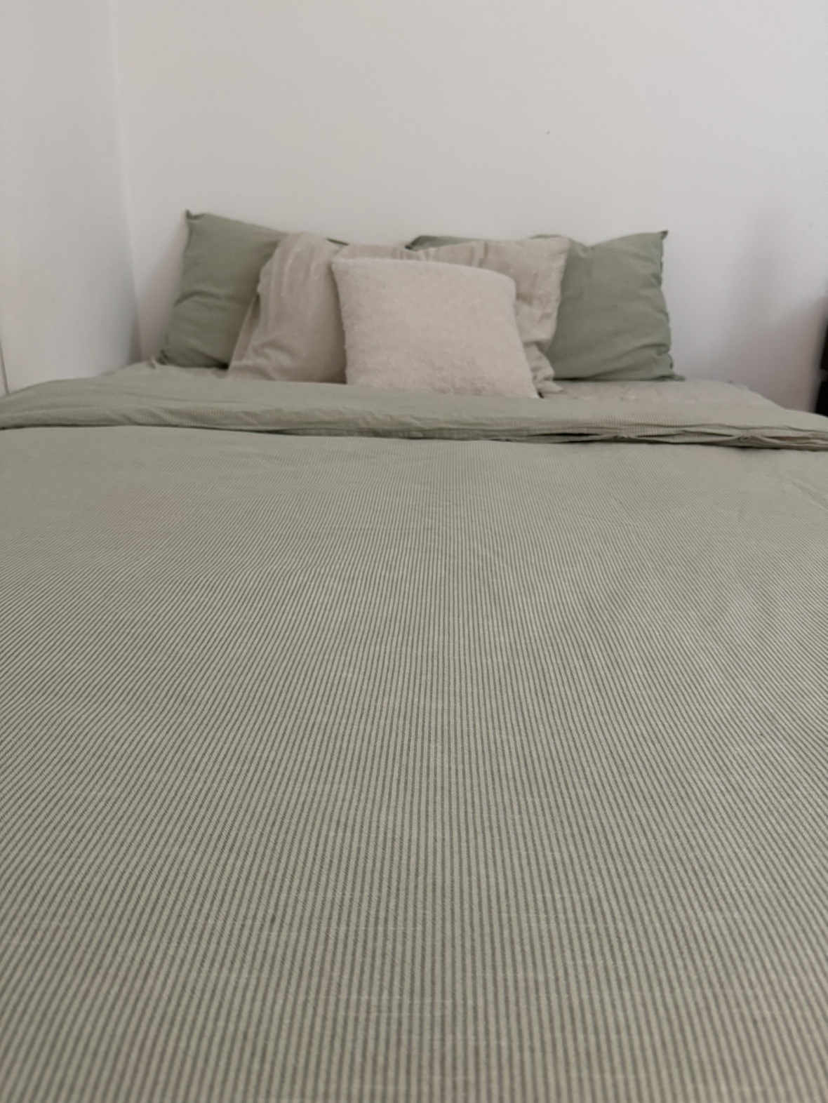 Queen Size Platform Bed Frame - photo 3