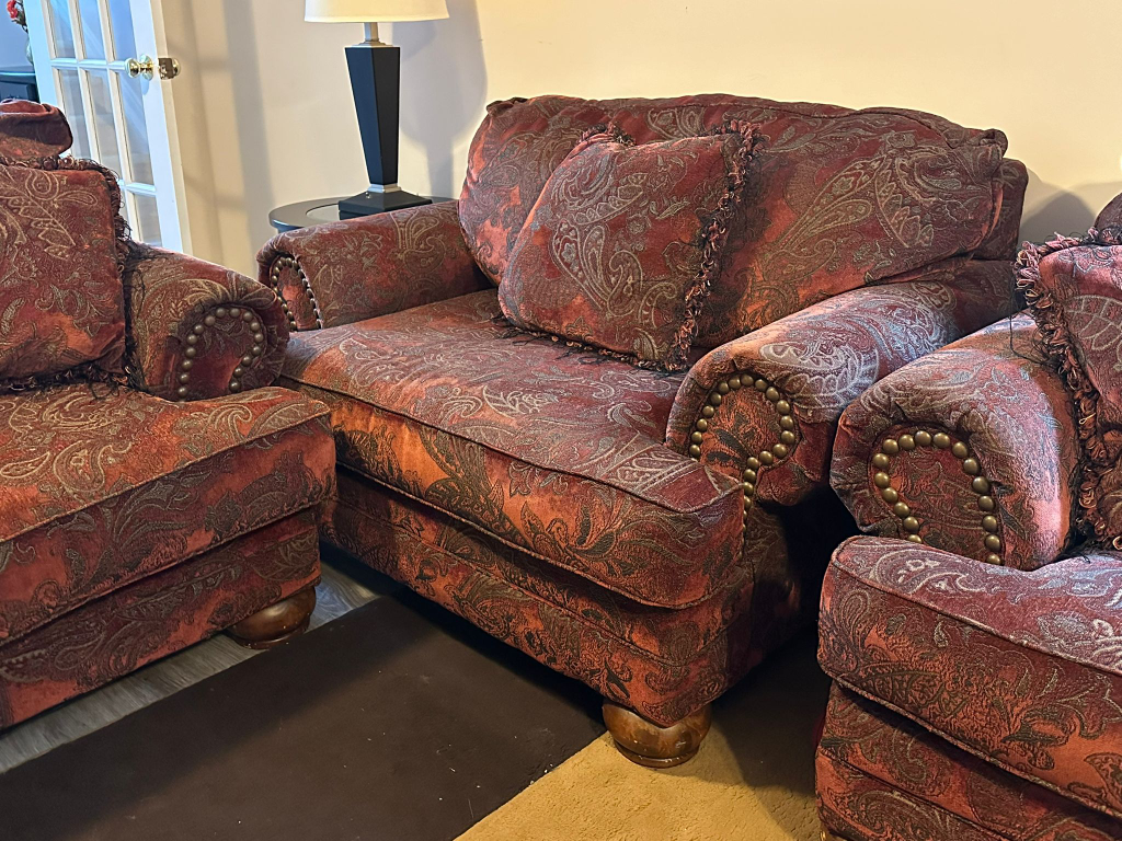 MOVING SALE! Burlington Sienna Living Room set - photo 4