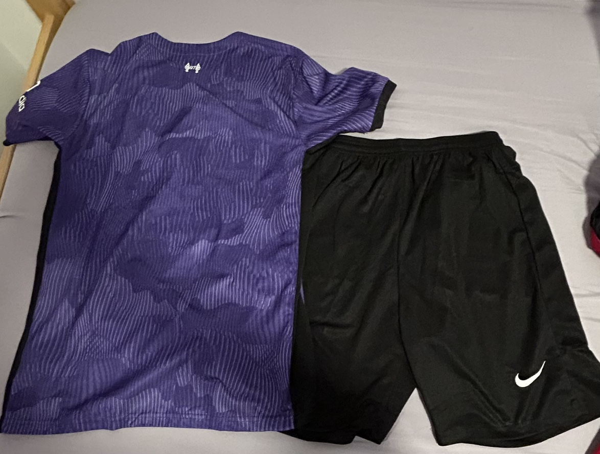 Liverpool FC Jersey and Shorts - photo 2