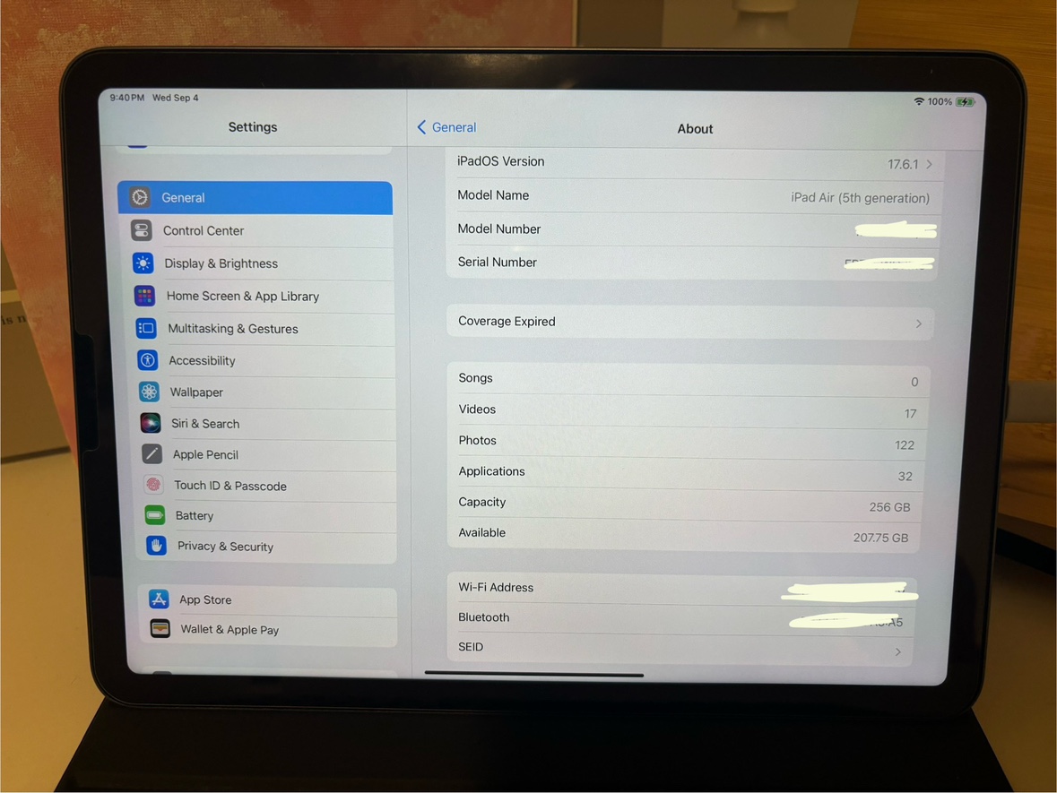 Apple iPad Air 5th gen 256 GB Space Grey + Smart Keyboard Folio - photo 2