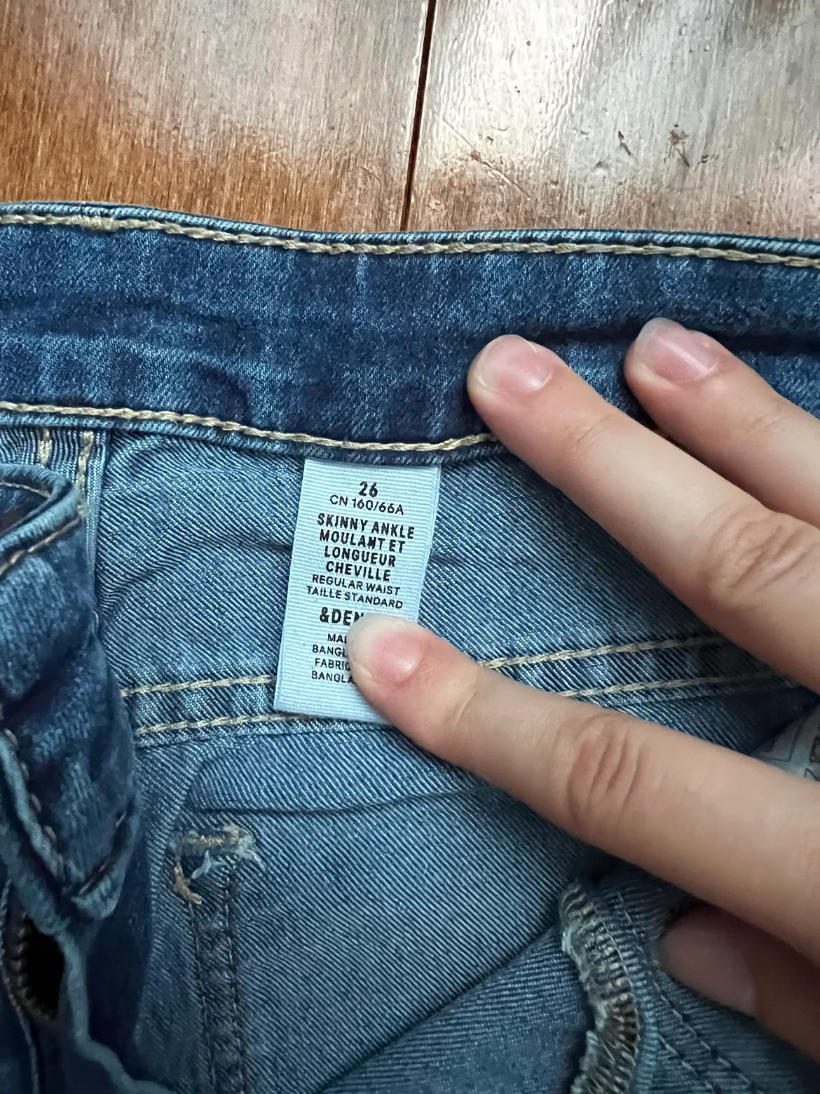 5 pairs of Jeans image indicator(5)