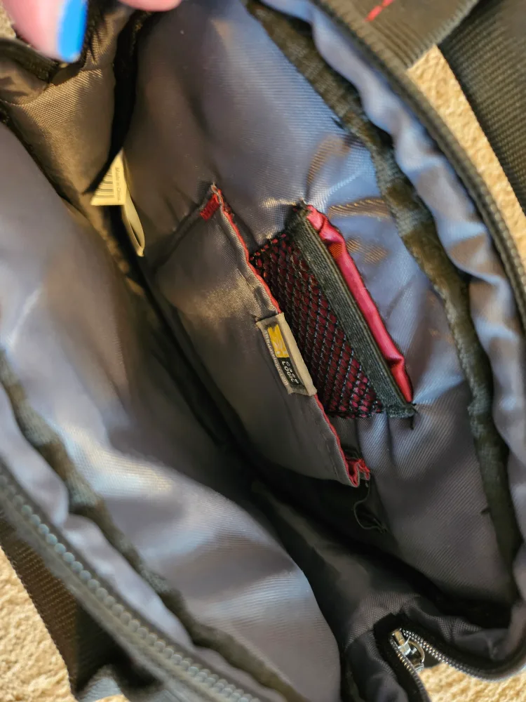 Black Case Logic Tablet or Laptop Bag image indicator(5)