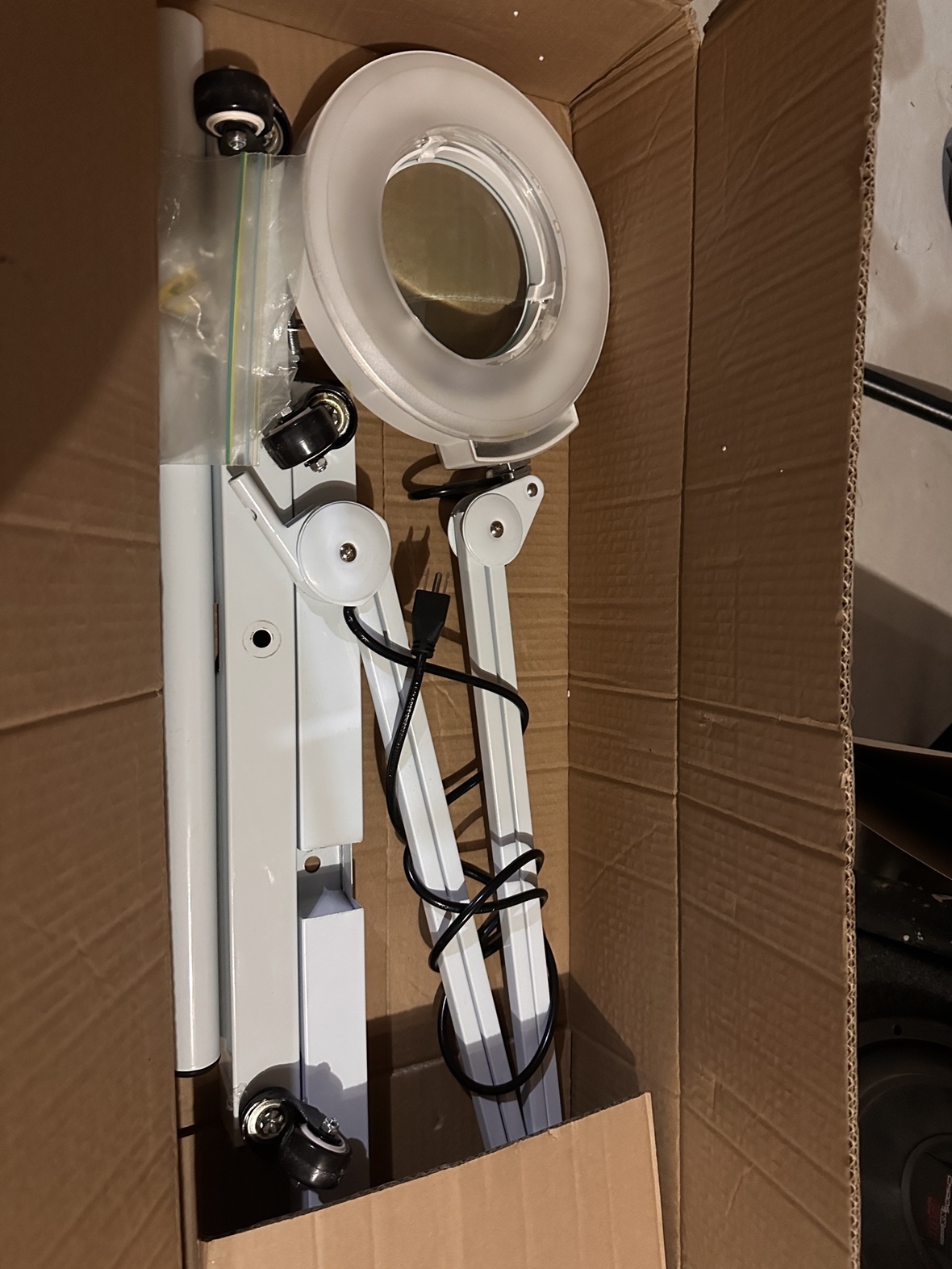 Magnifying Lamp with LED Light - photo 2