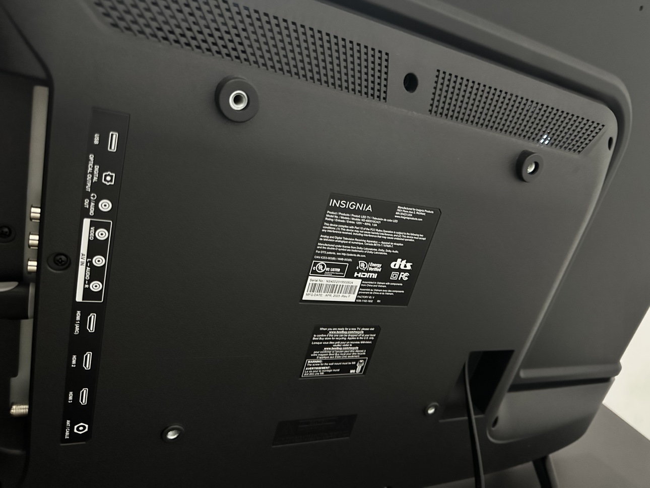Insignia 43 Inch TV - photo 2