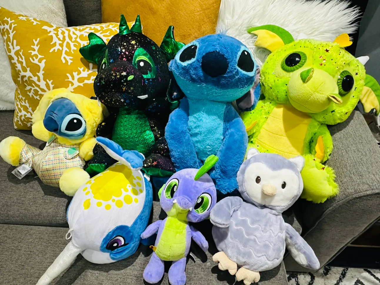 Various stuffed toys thumbnail