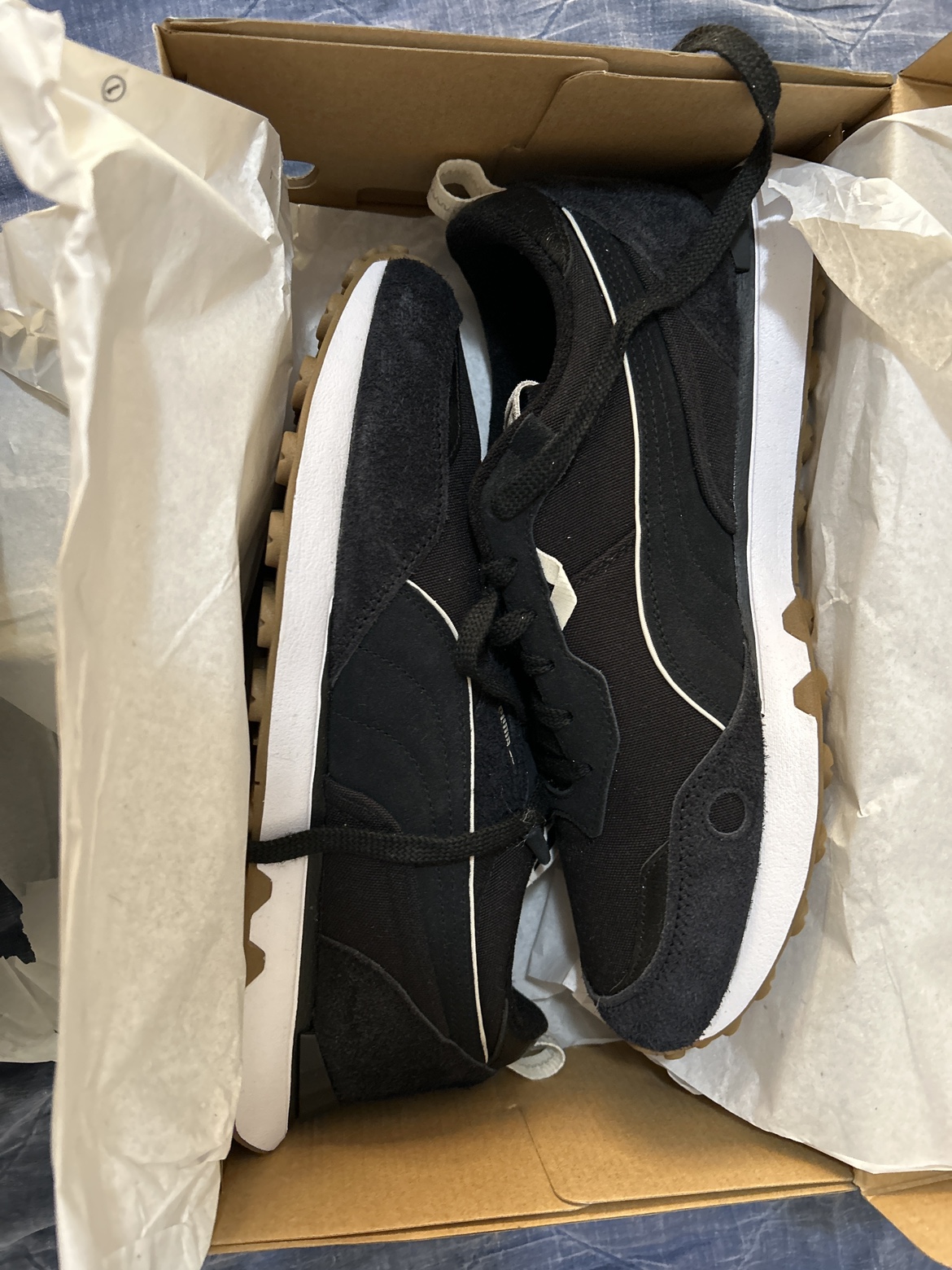 !!!Puma Suede Classic Sneakers FOR SALE NEVER WORN!!!