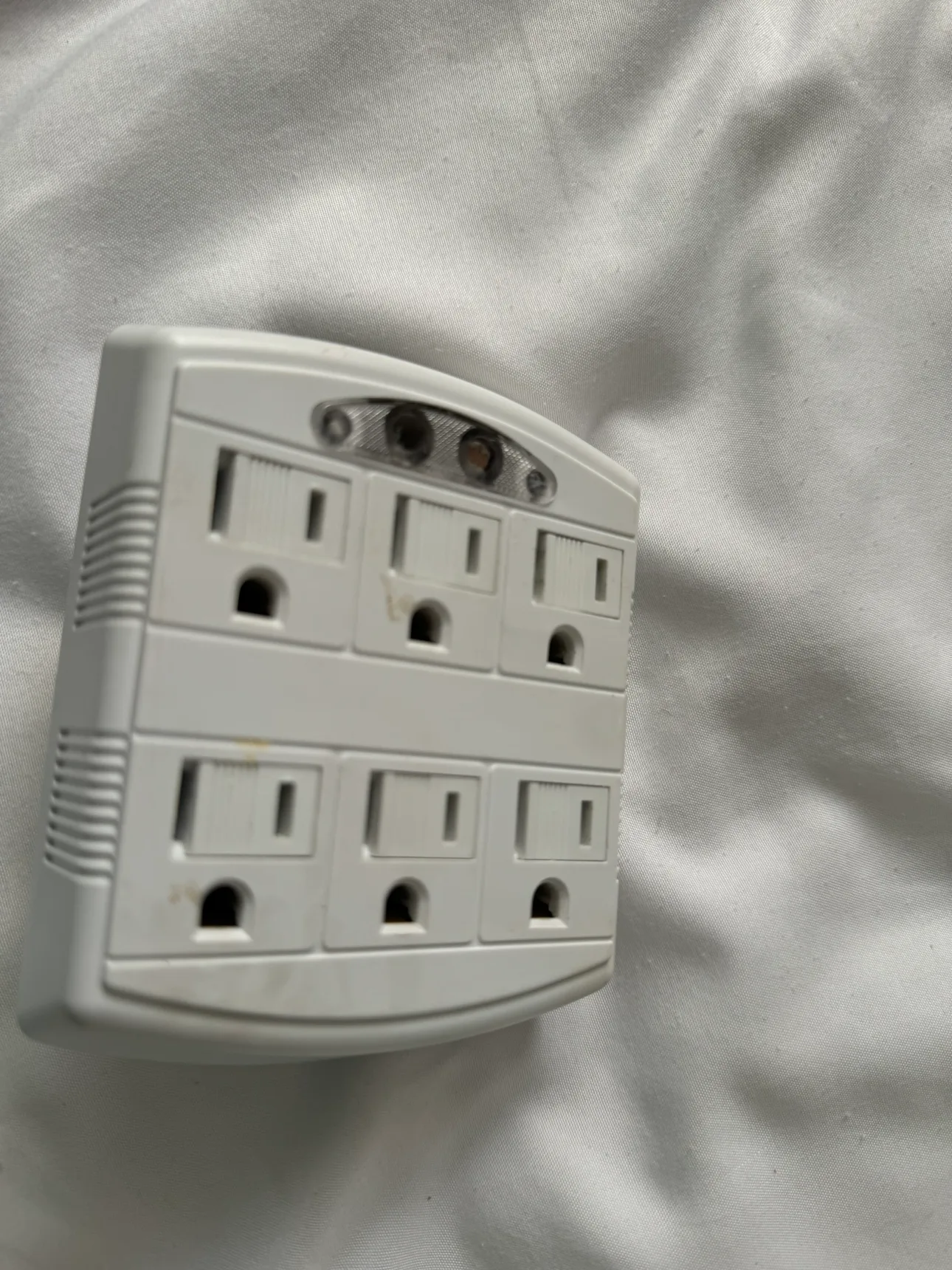 6 Outlet Surge Protector with Nightlight thumbnail