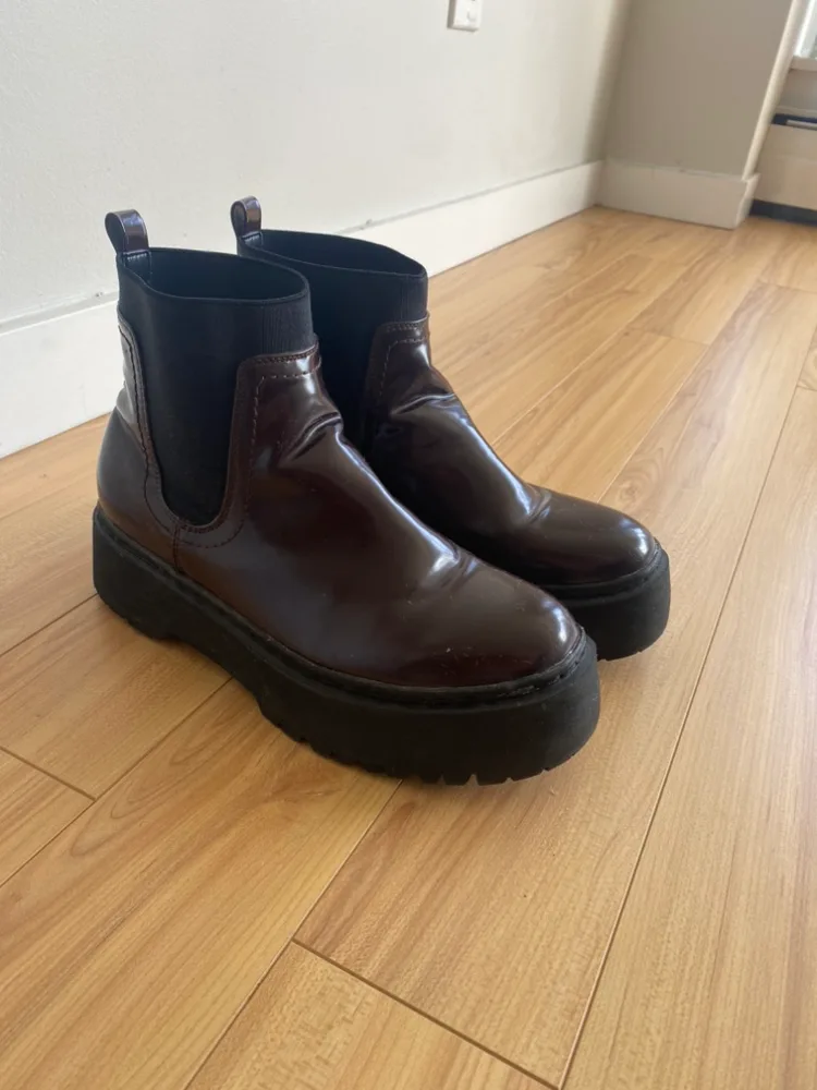 Women's Burgundy Chelsea Boots 7.5 thumbnail