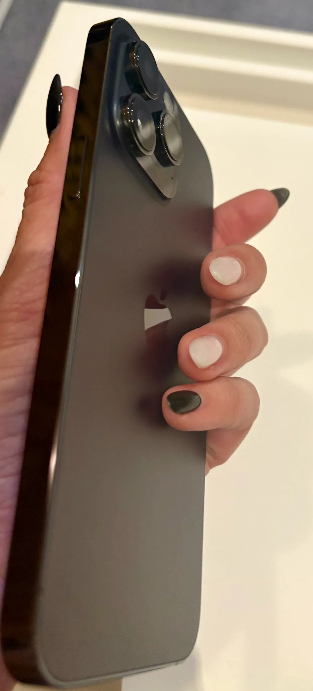 iPhone 14 Pro Max 128GB plus 4 premium cases and accessories image indicator(5)