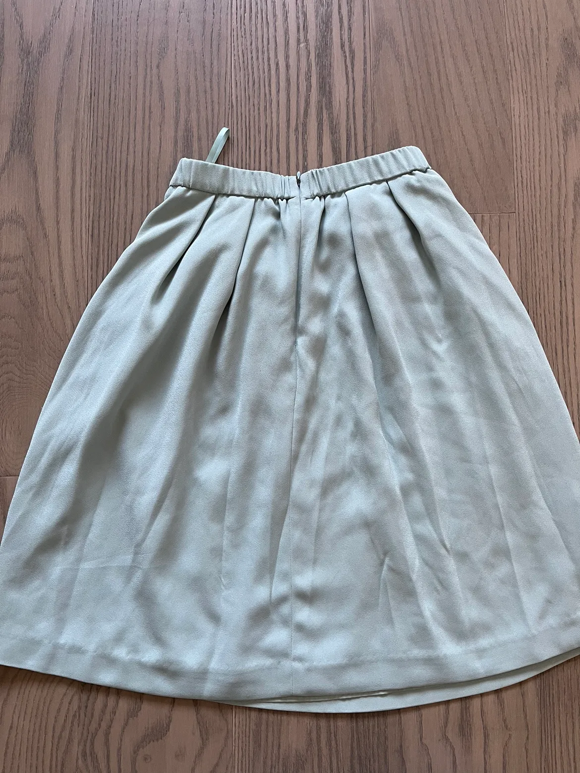 Uniqlo Pleated Skirt with Pockets image indicator(2)
