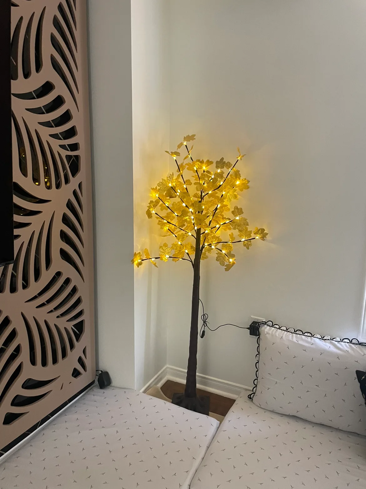 Golden maple leaf Tree with Lights image indicator(3)