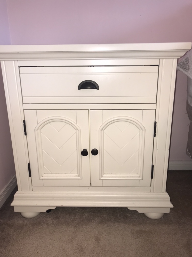 White Nightstand - photo 3