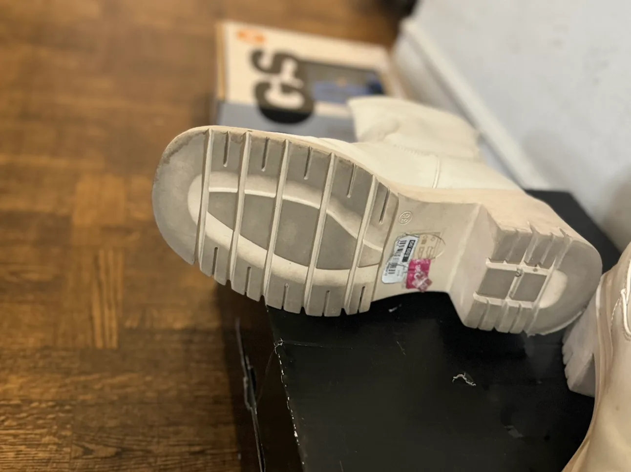 beige Platform Boots image indicator(4)