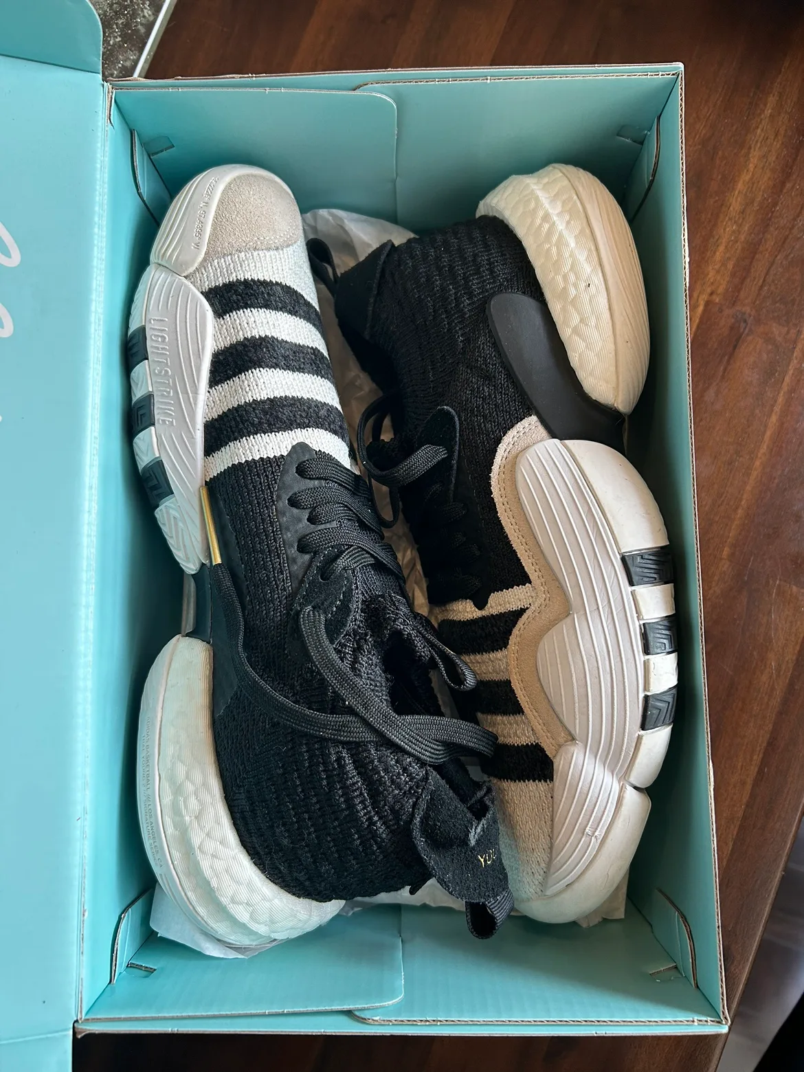 Adidas Trae Young 2 "Always Remember" Size 8.5 thumbnail
