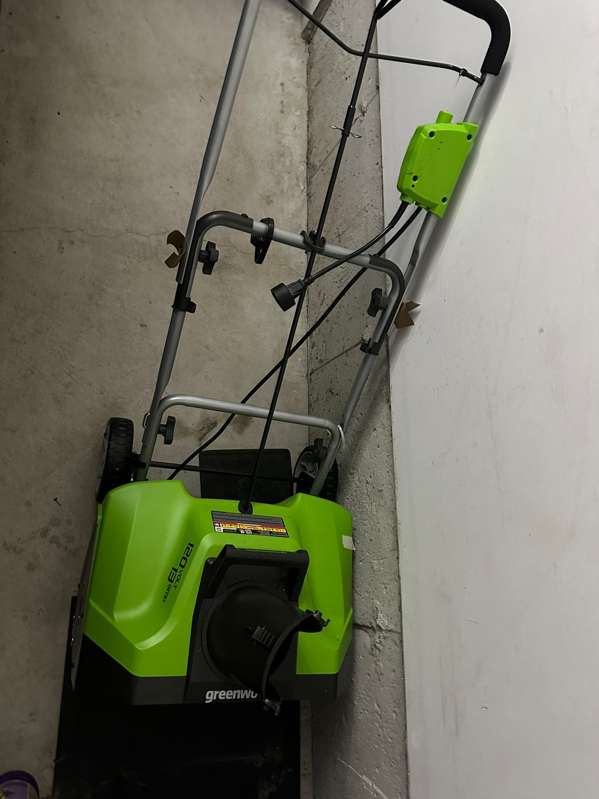 GreenWorks 13 Amp 20” electric corded snow thower - photo 3