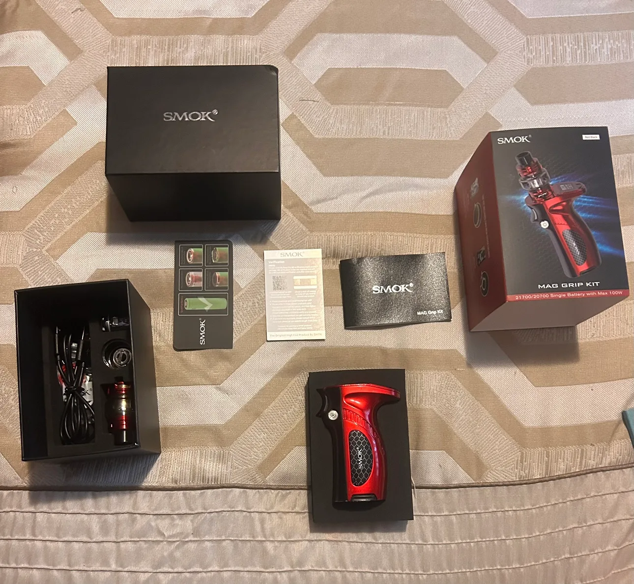 VAPE: SMOK Mag Grip Kit Red/Black image indicator(6)