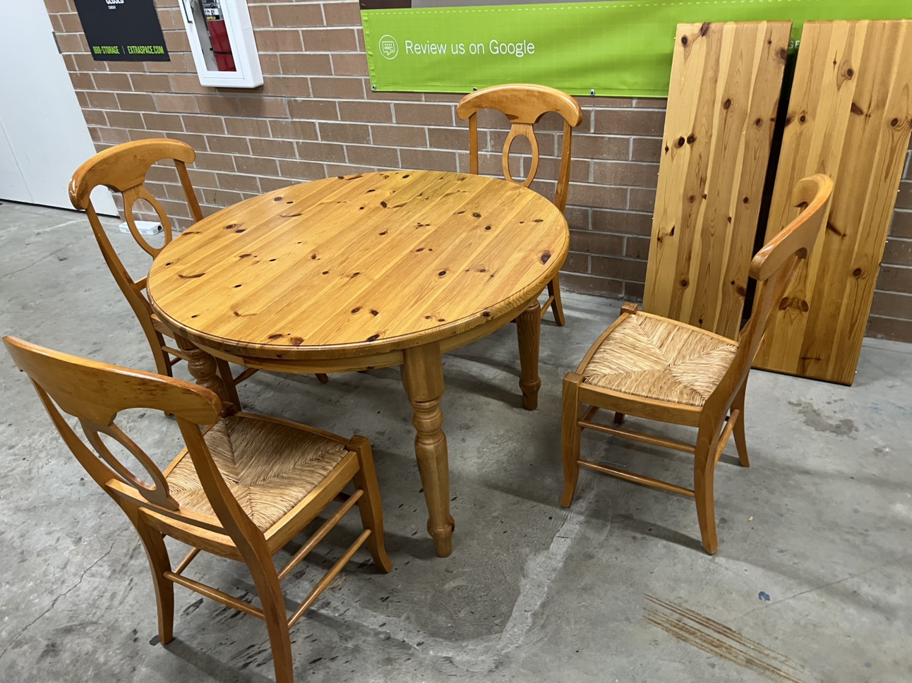 Round Table w/4 Chairs and 2 leaves - photo 5