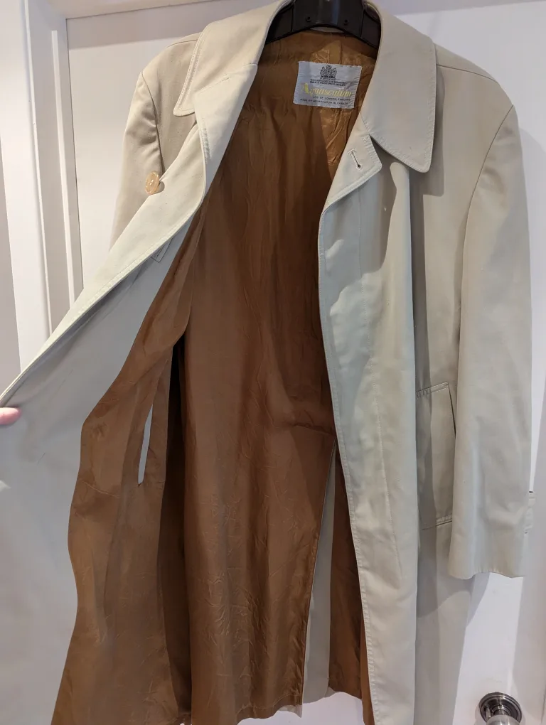 Men's beige lined rain overcoat. Hardly used. image indicator(4)