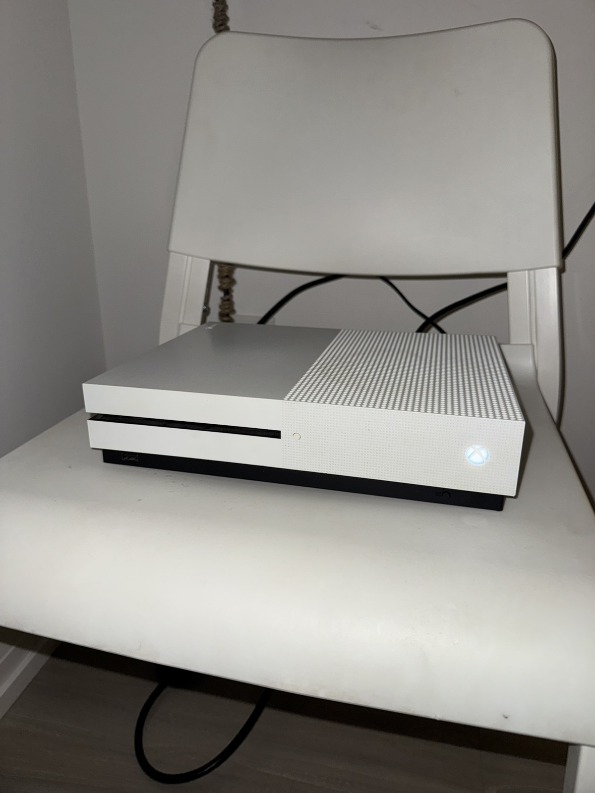 Xbox One S 1TB Console plus 2 Controllers, all cables included - photo 3