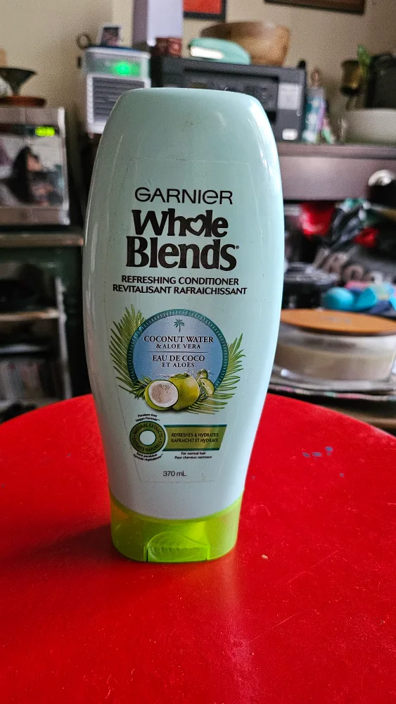 Garnier Whole Blends Coconut Water & Aloe Vera Conditioner thumbnail