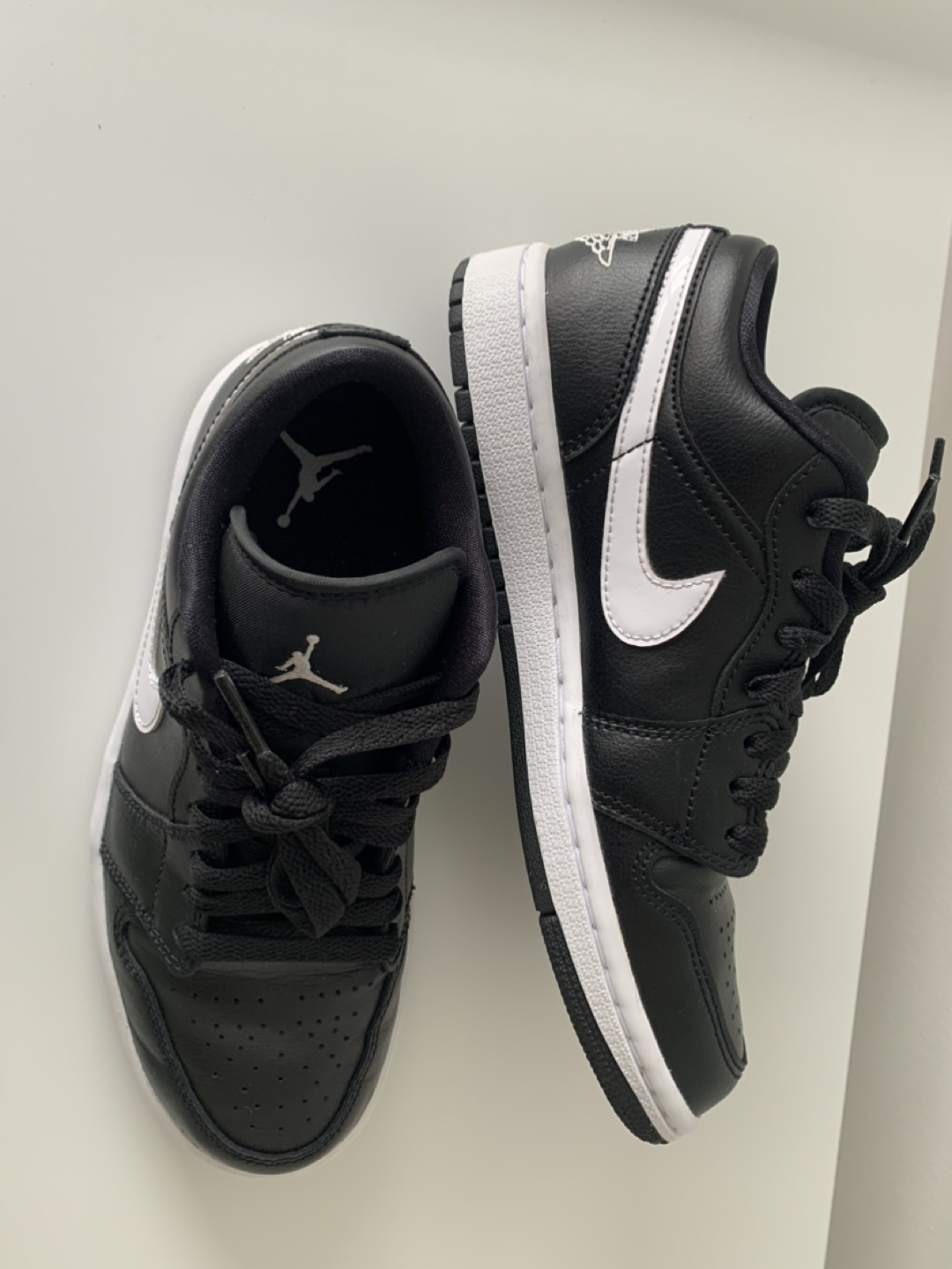 Nike Air Jordan 1 Low US 7 (W) - photo 2