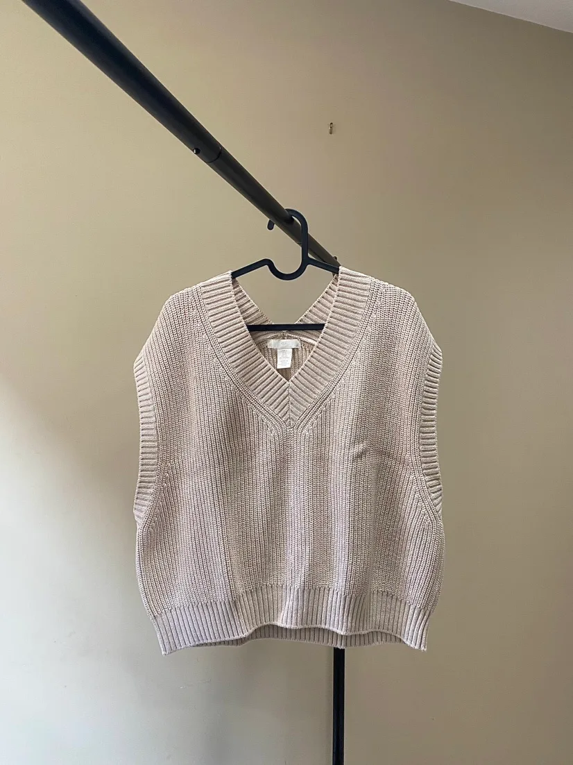 H&M Beige Knit Vest thumbnail