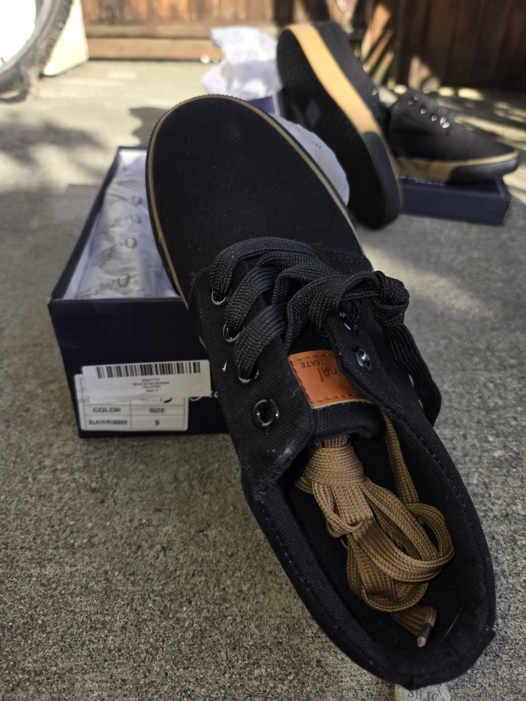 Onyx Skate Shoes size 8
