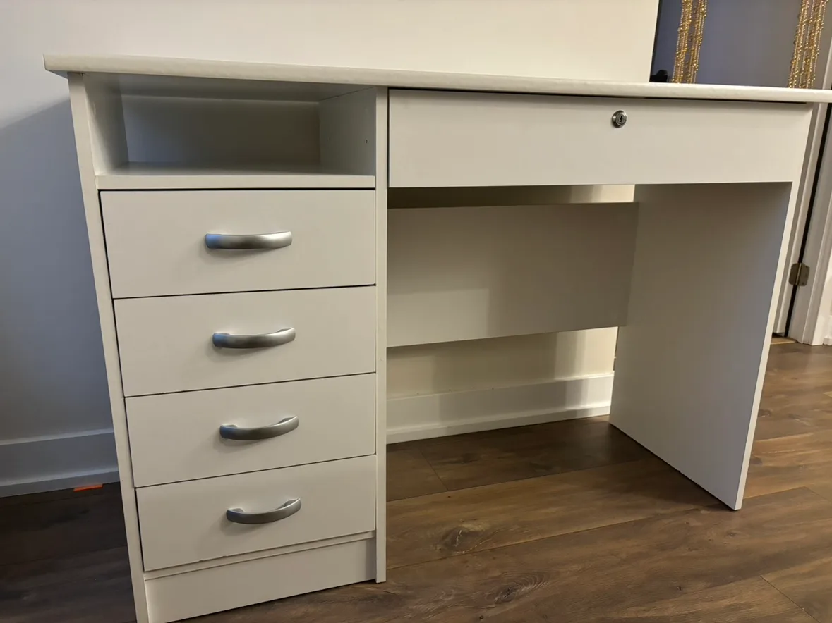 White Desk with Drawers image indicator(3)