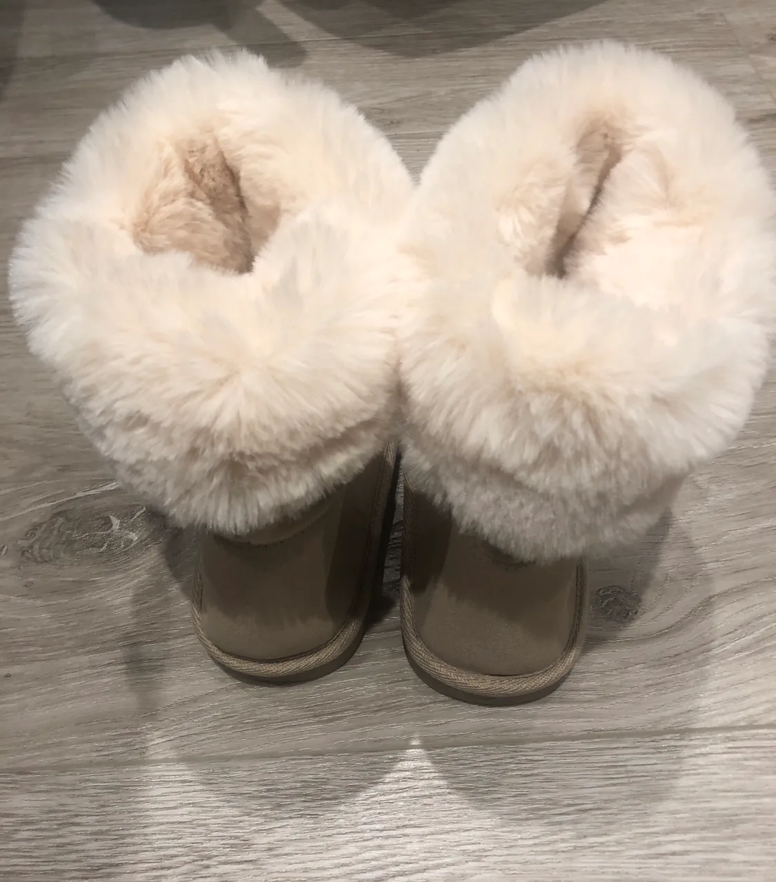 Women’s Boots image indicator(2)