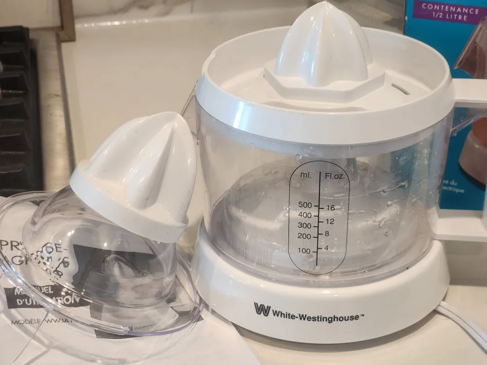White Westinghouse Citrus Juicer image indicator(2)