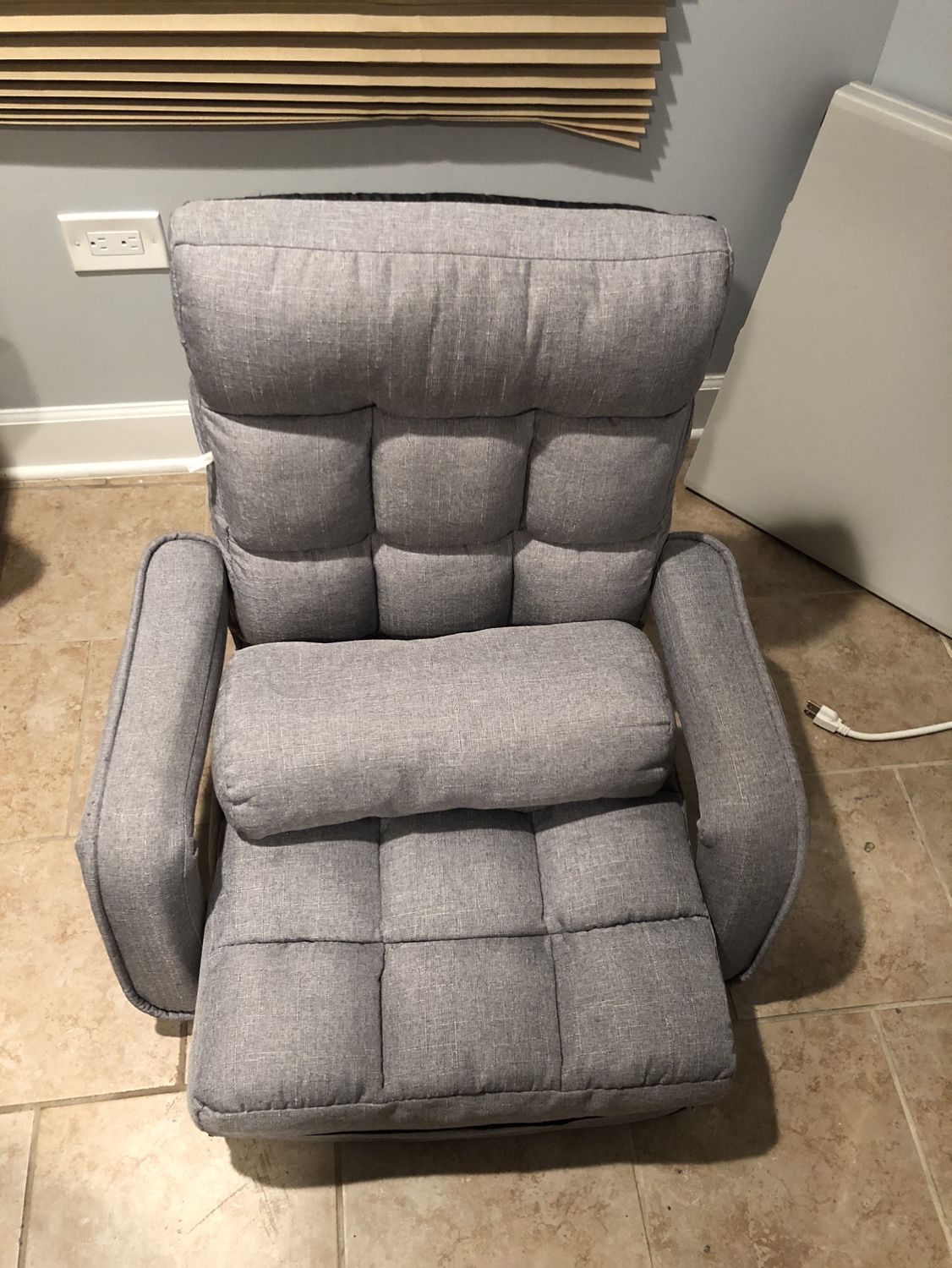 Grey floor chair with folding footrest - photo 3