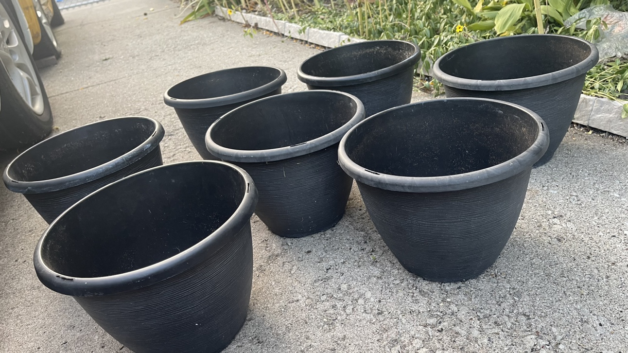 Plastic Planters set