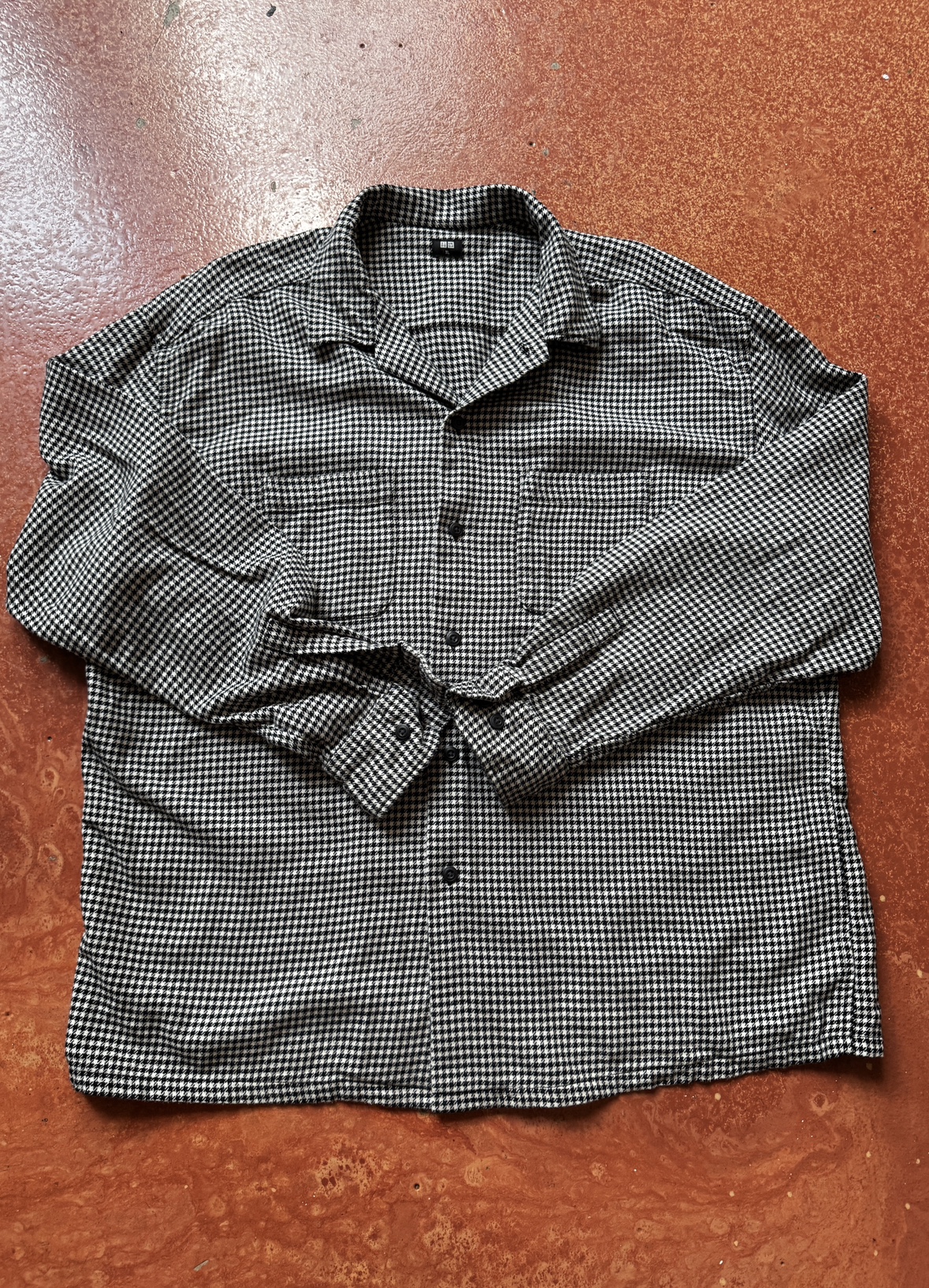 Uniqlo Black and White Houndstooth Flannel