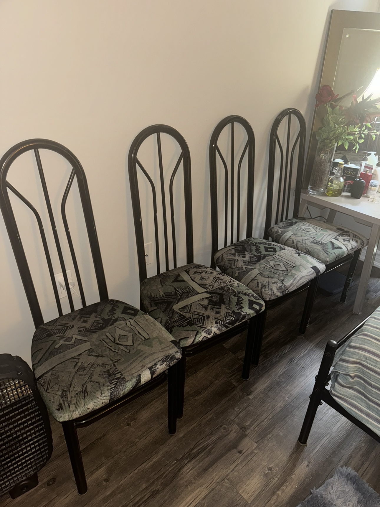 4 chairs is available