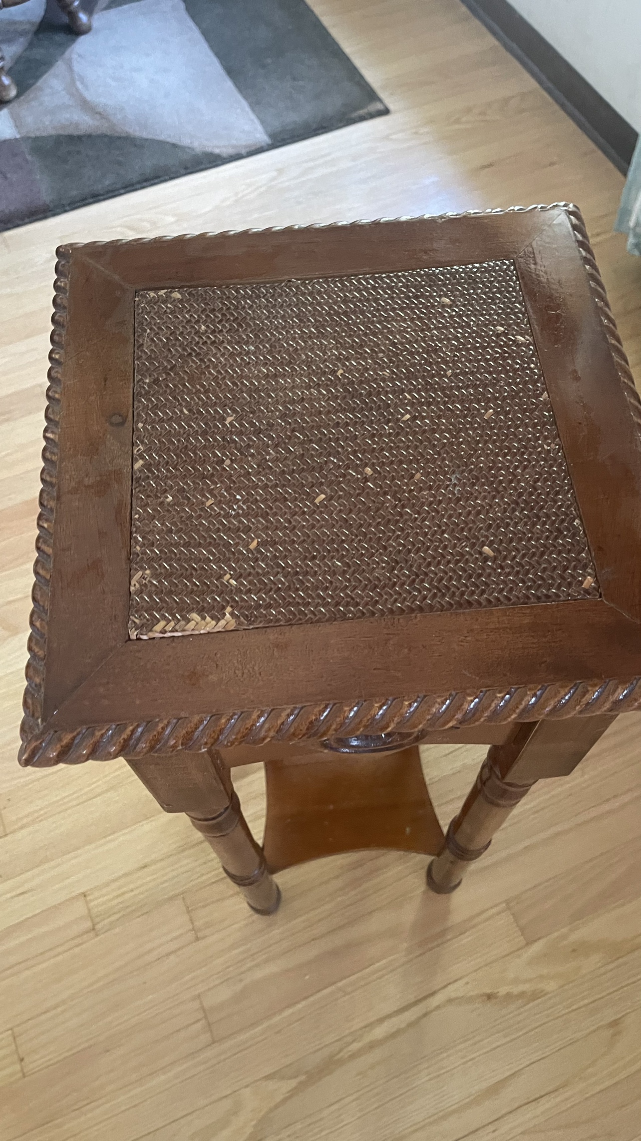 Wooden End Table Please Check more pictures - photo 4