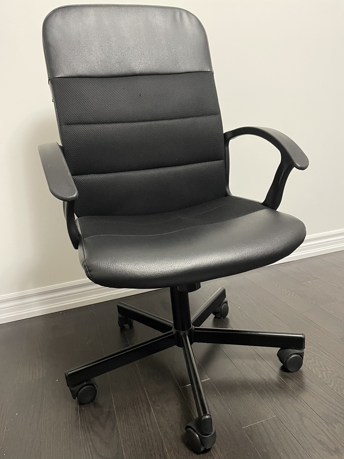 Black Office Chair - photo 2