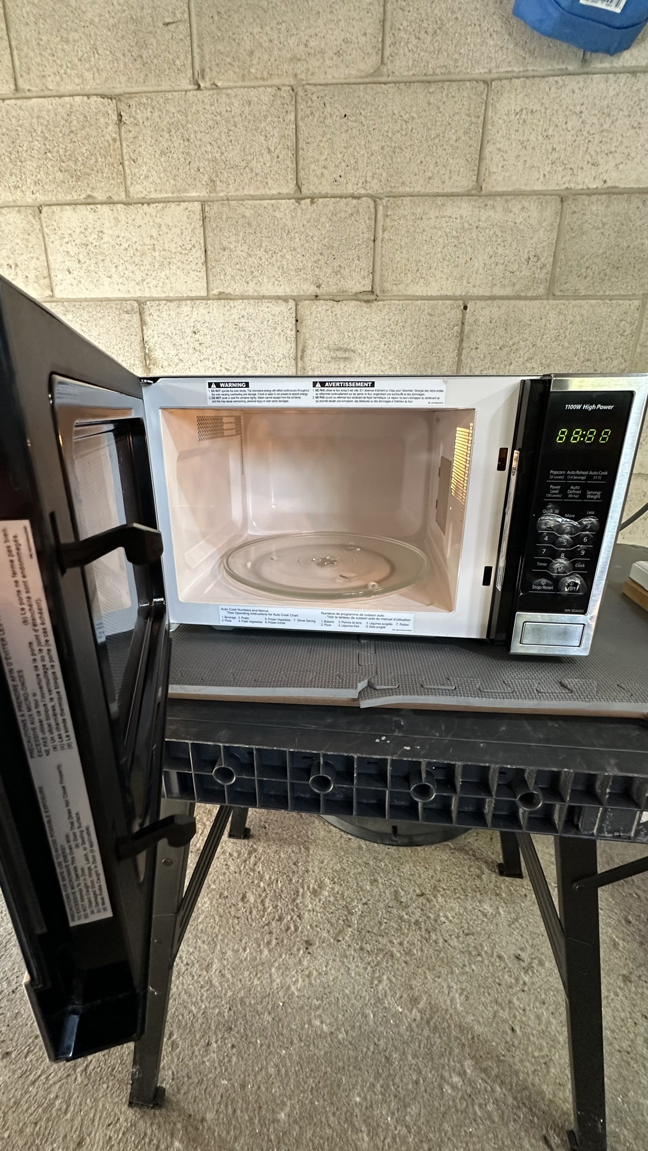 Panasonic Microwave - photo 2