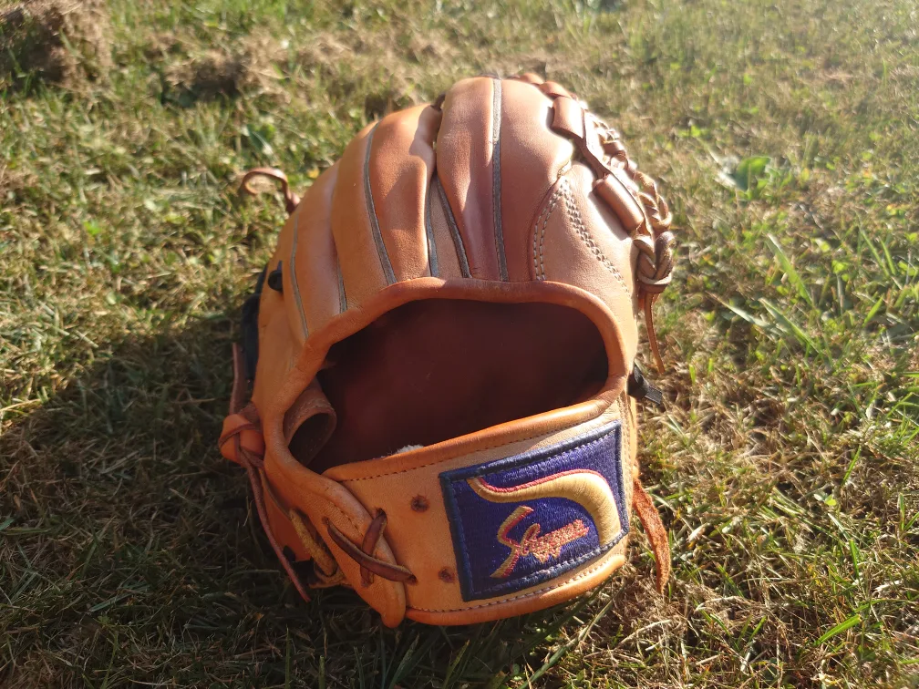 Japanese Baseball Glove Kubota Slugger thumbnail