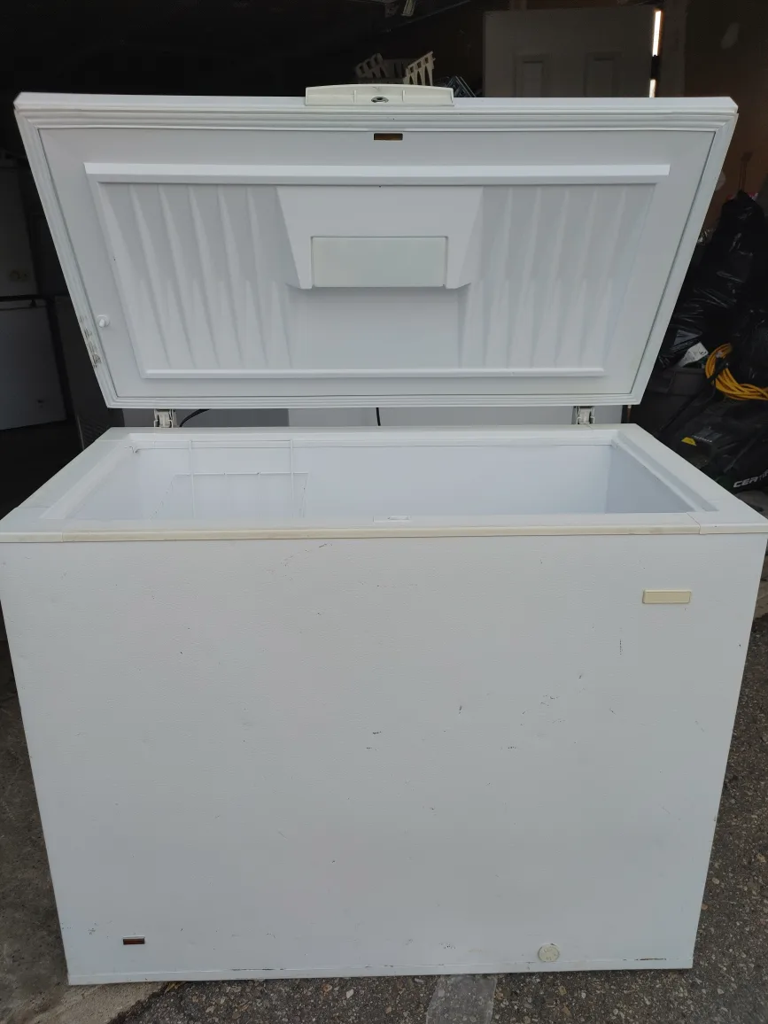 Medium Chest Freezer thumbnail