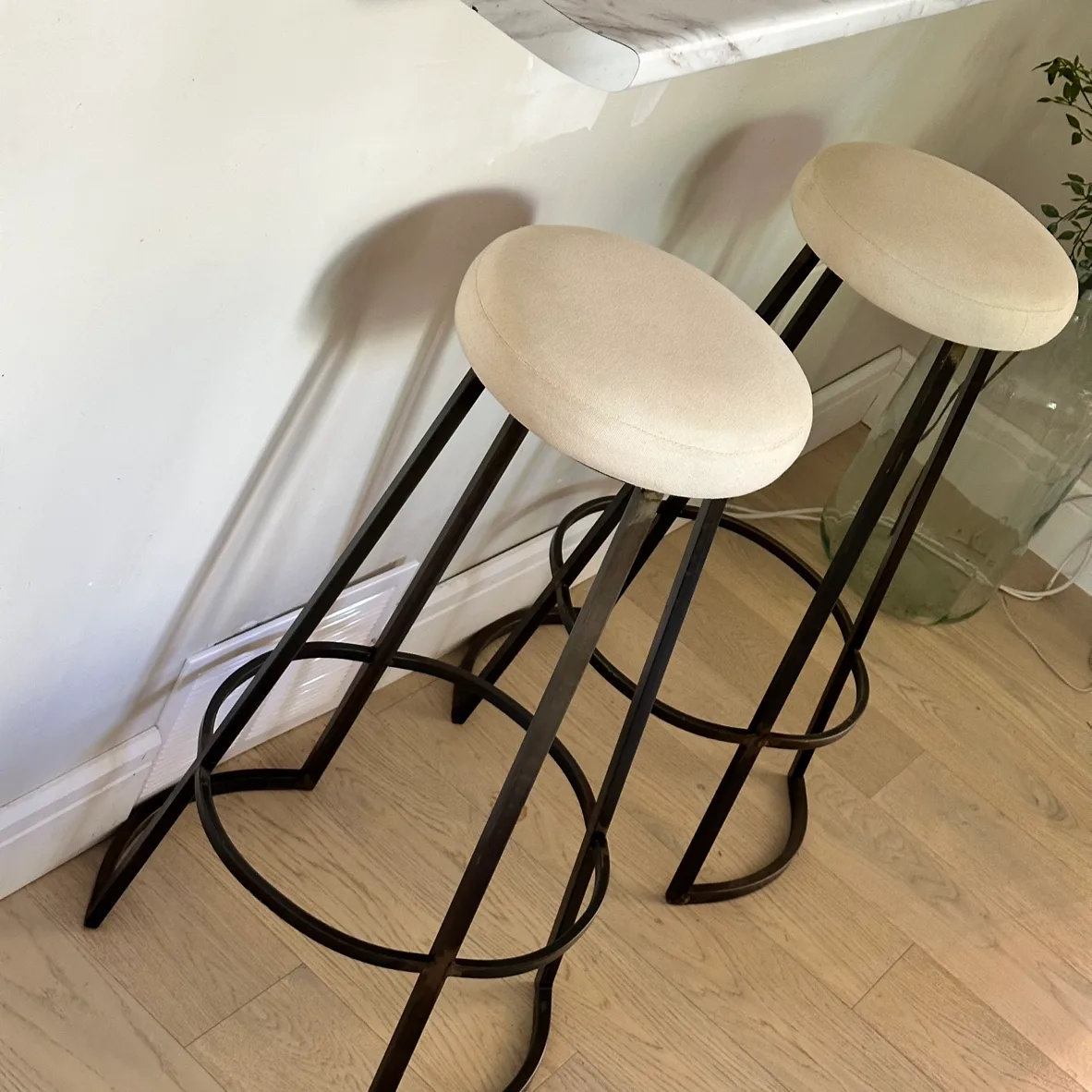 Set of 2 Metal Framed Backless bar Stool Black & White image indicator(5)