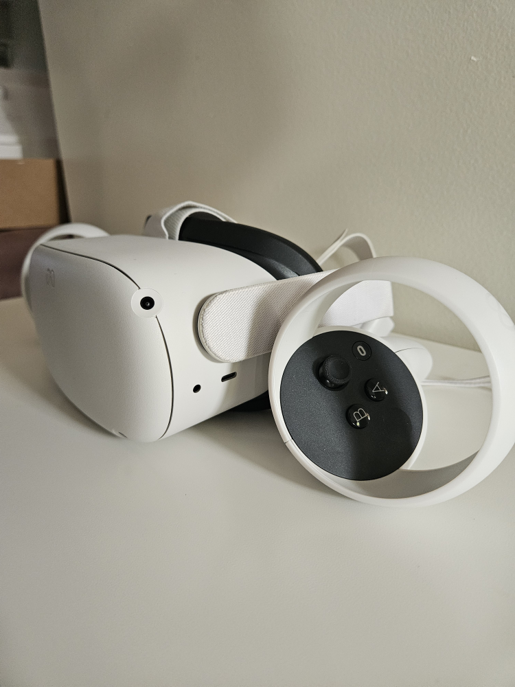 Meta Quest 2 VR Headset - photo 2