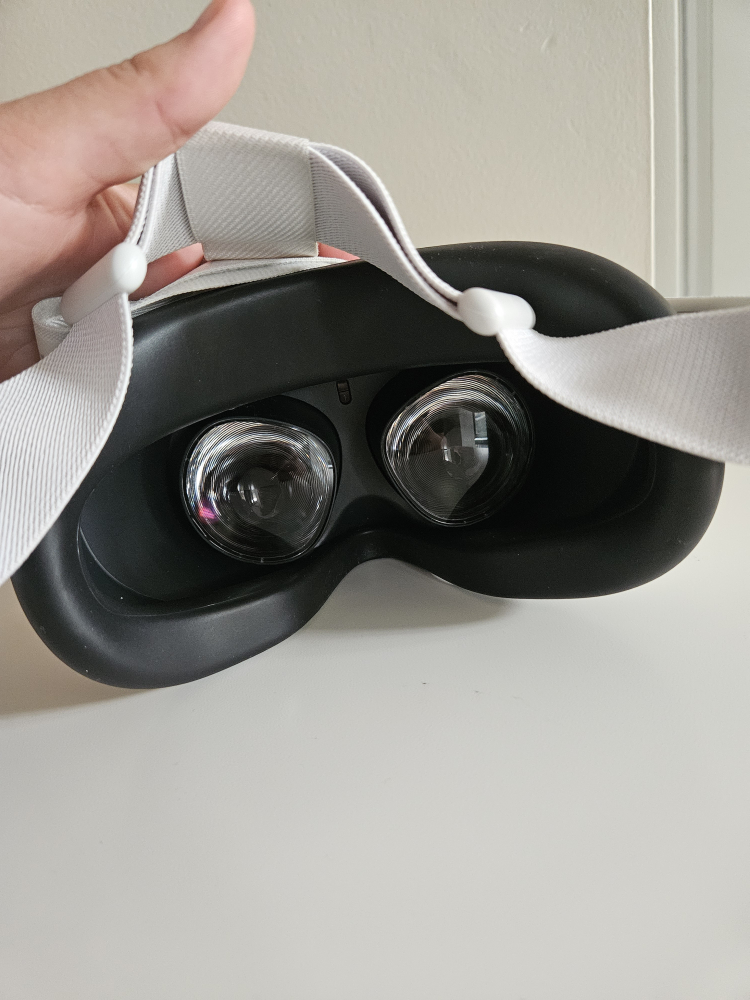 Meta Quest 2 VR Headset - photo 4
