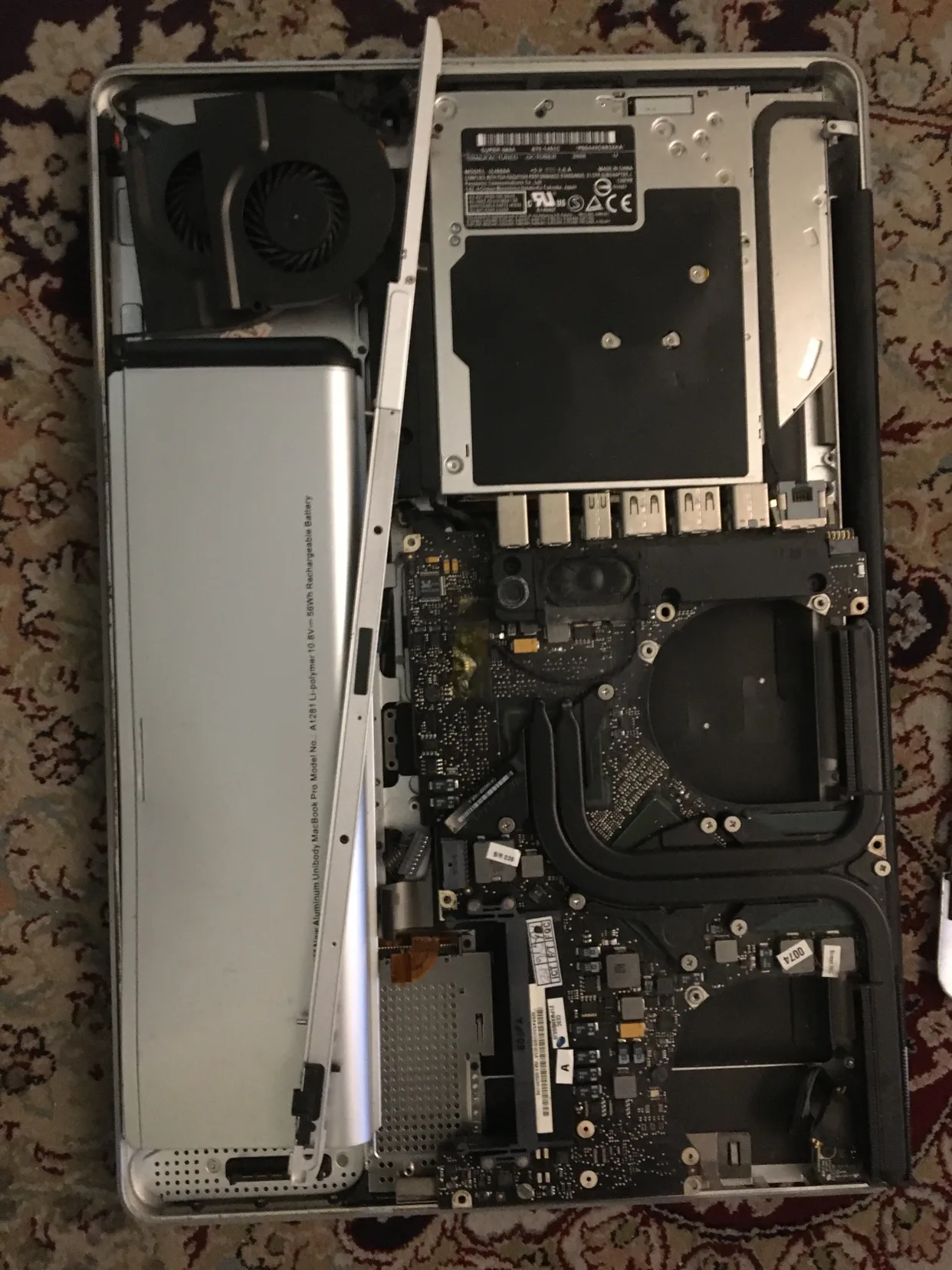 Mac book pro 2008 unibody for parts or screen. thumbnail